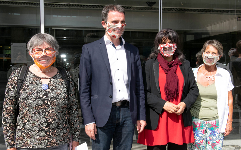 Anne-Marie Choupin, Eric Piolle, Kheira Capdepon, Elisabeth Palleau testent le masque grenoblois