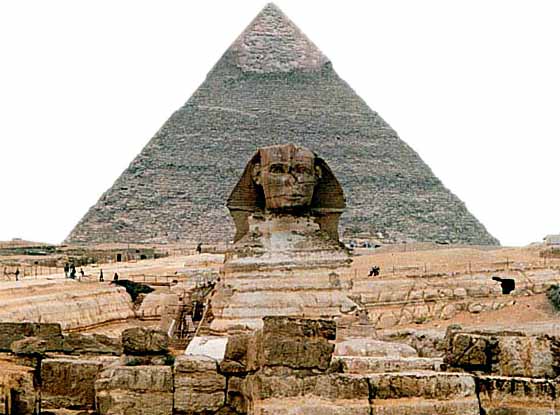 Pyramide de Khéops et Sphinx de Gizeh.