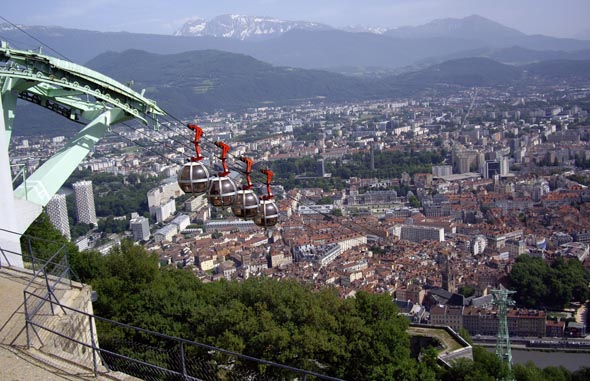 Panorama sur Grenoble et 'bulles' depuis la Bastille.