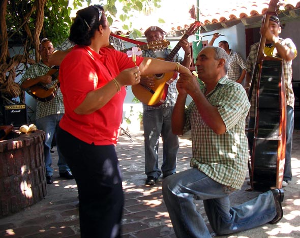 Musiciens galants à la Casa de la Trova de Bayamo